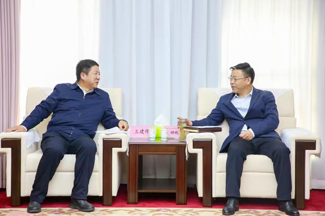 大唐甘肅公司黨委書記、董事長王建偉與甘肅能化集團(tuán)黨委書記、董事長謝曉鋒會(huì)談