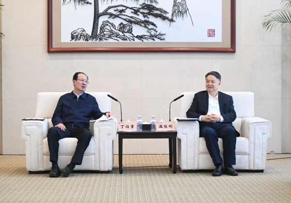 丁焰章與中國(guó)華能董事長(zhǎng)、黨組書記溫樞剛會(huì)談