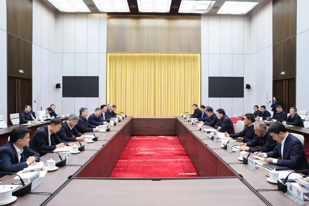 溫樞剛張文峰與國(guó)家電網(wǎng)董事長(zhǎng)張智剛、總經(jīng)理龐驍剛會(huì)談
