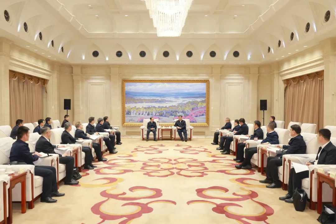 華電集團黨組書記、董事長江毅與新疆維吾爾自治區(qū)主要領導舉行會談