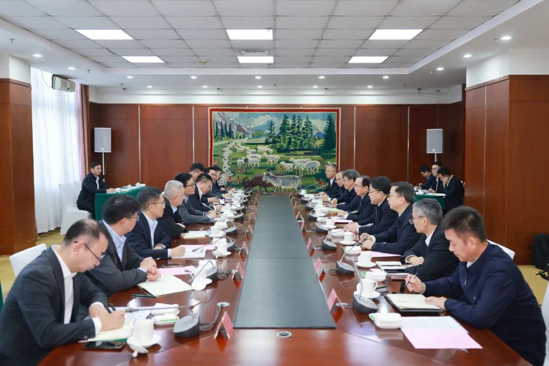 華電集團(tuán)黨組書記、董事長(zhǎng)江毅與上海電氣黨委書記、董事長(zhǎng)吳磊舉行會(huì)談