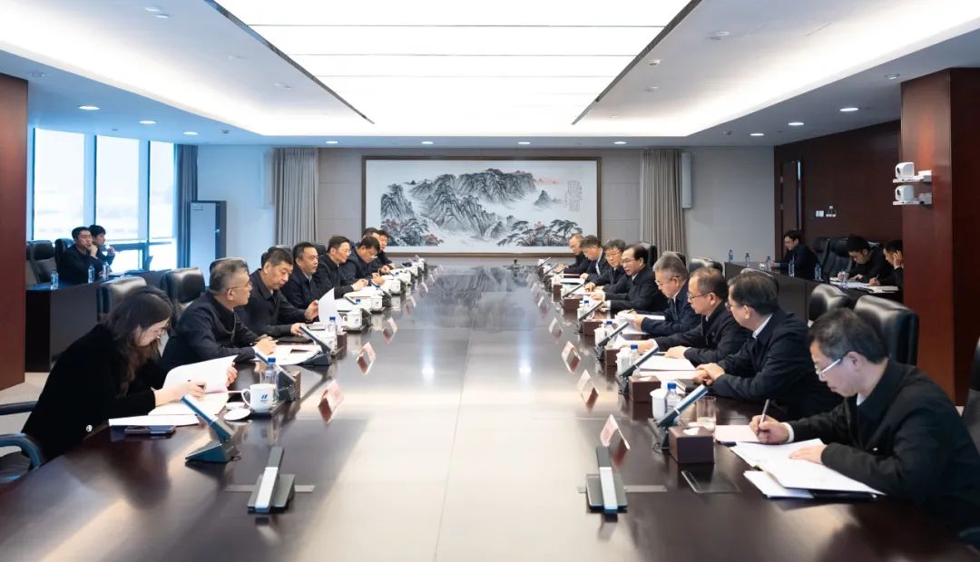 華電集團董事長江毅、總經(jīng)理葉向東與哈電集團董事長曹志安、總經(jīng)理黃偉舉行會談