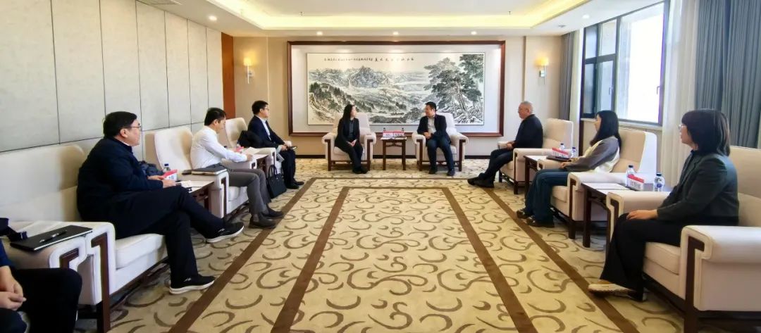 中國農業(yè)銀行吉林省分行黨委委員、副行長兼長春分行黨委書記、行長曹紅一行拜訪華電吉林公司