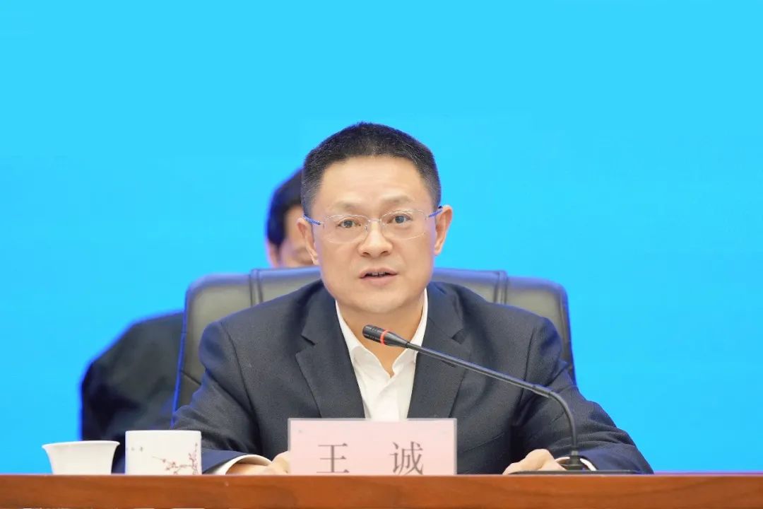 這一新成立能源集團，董事長、總經(jīng)理亮相