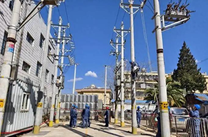 云南會澤供電局厲兵秣馬強技能 訓考結(jié)合礪精